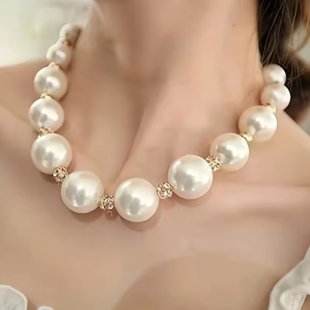 Vintage Classic White Pearl Statement Necklace